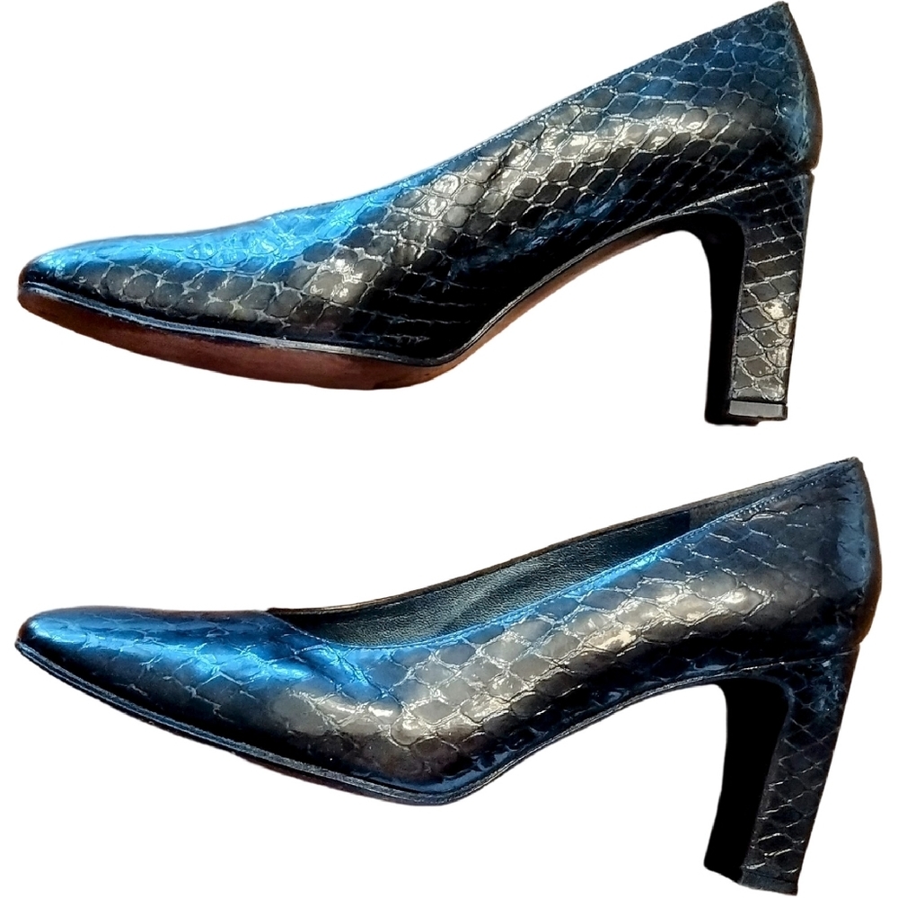 Stuart Weitzman Snakeskin Embossed Patent Leather Heels, Size 8C, Black
